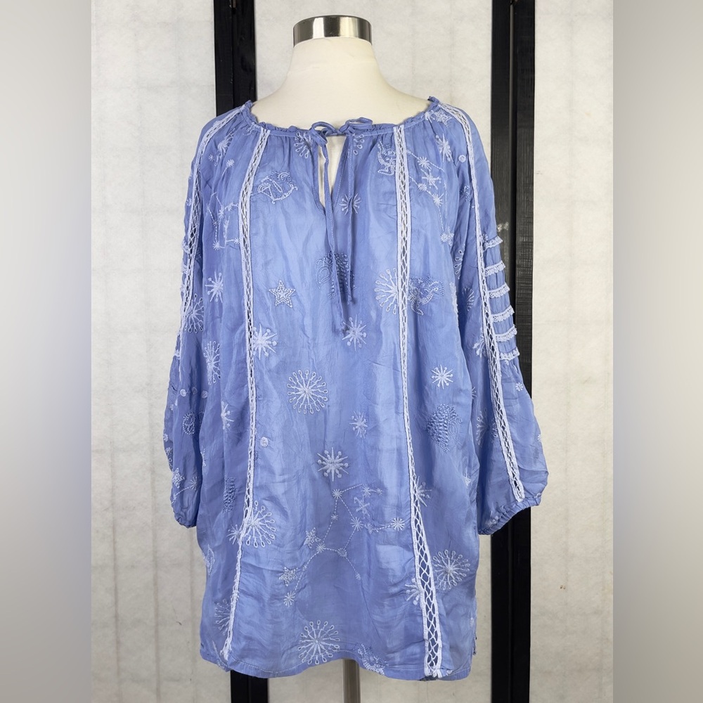 Johnny Was Blue Embroidered Top. Size: XL